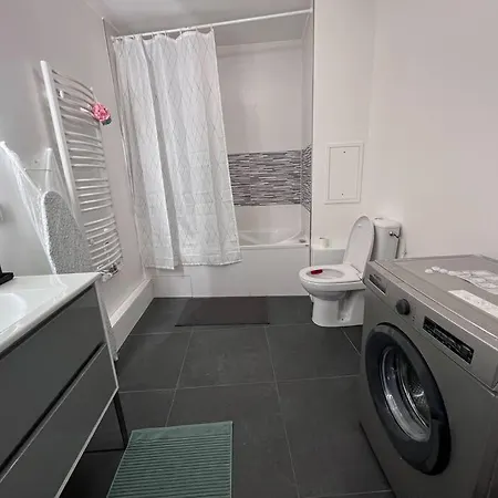 Proche Paris, C Dg, Disney, Parking. Apartment *