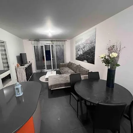 Apartment Proche Paris, C Dg, Disney, Parking. *